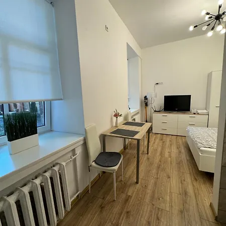 Stylish & Bright Old Town Getaway - Near Everything Butas