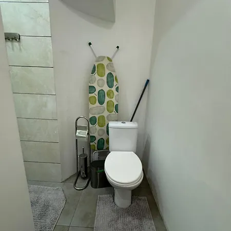 Stylish & Bright Old Town Getaway - Near Everything Butas
