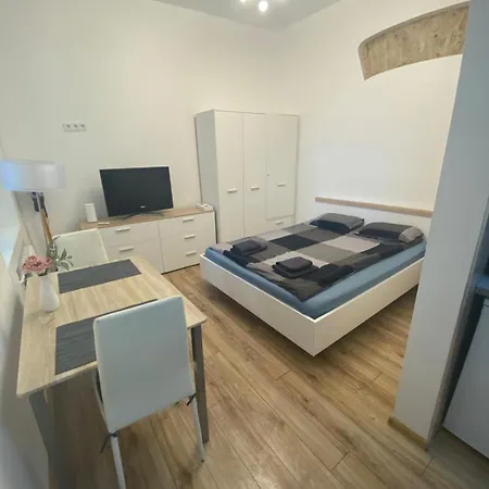 Stylish & Bright Old Town Getaway - Near Everything * Wilna